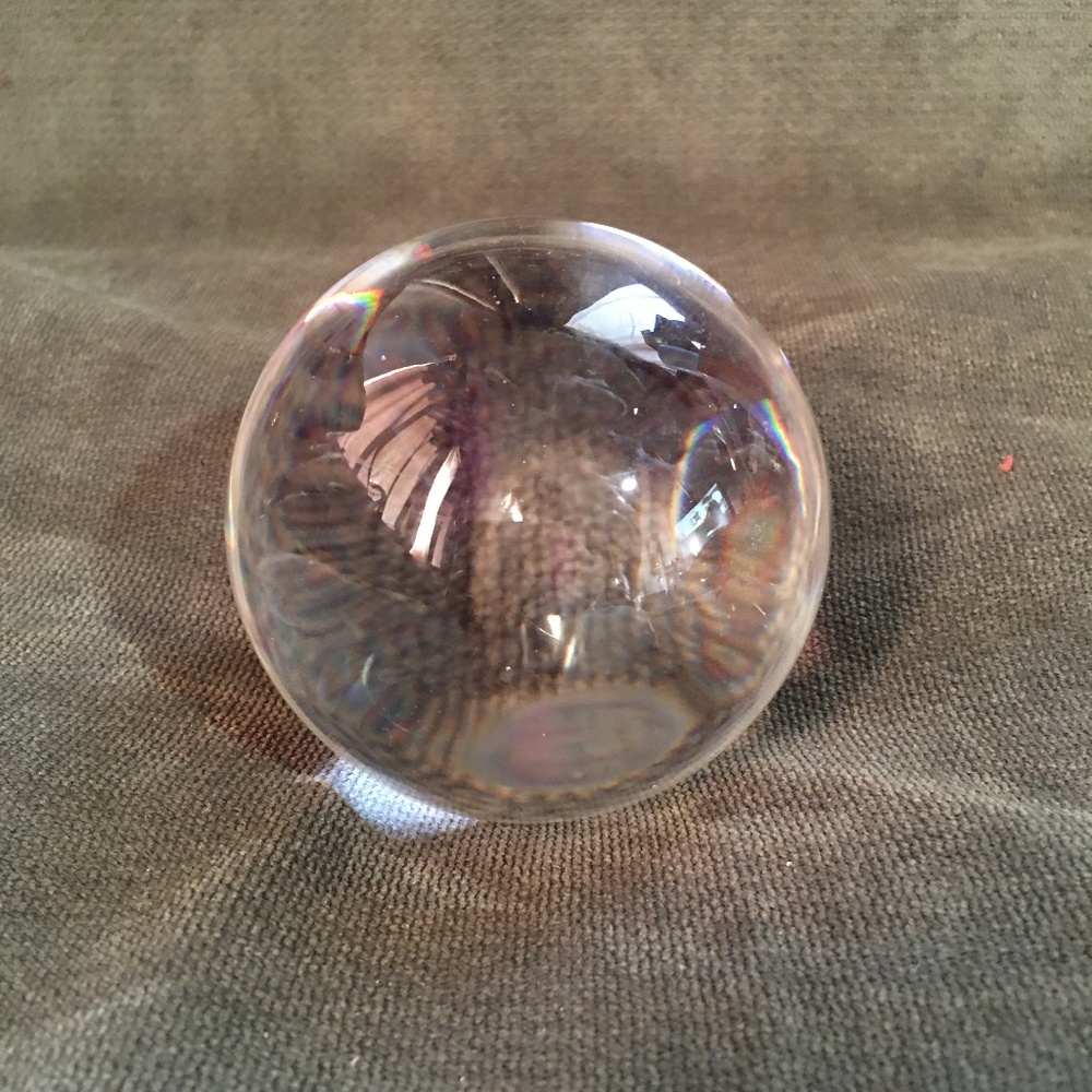 Cristal clear paper weight